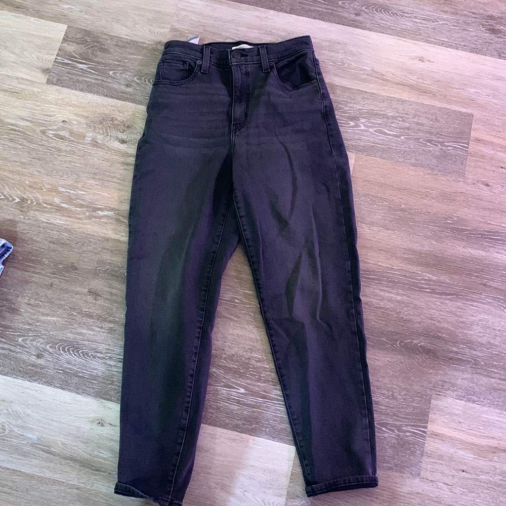 Levi’s High rise mom jean size 26 black washed jeans - Picture 3 of 4